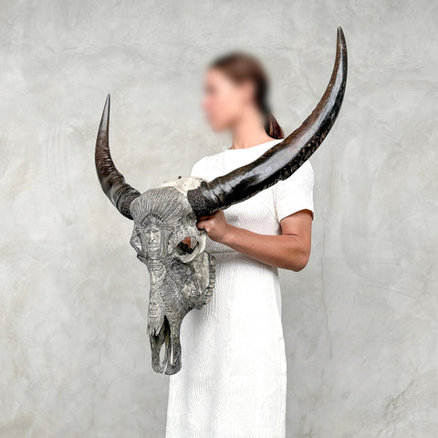 Eingeborener Indianer | Handgeschnitzter Büffelschädel