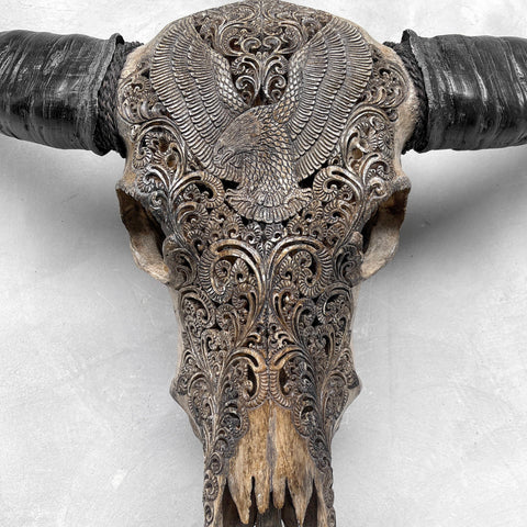 Majestätischer Adler | Handgeschnitzter Büffelschädel