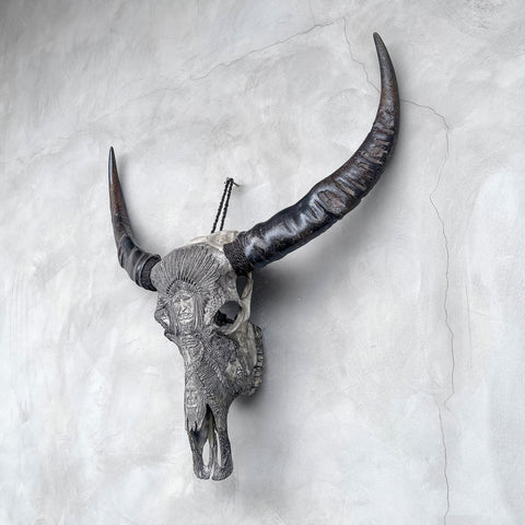 Eingeborener Indianer | Handgeschnitzter Büffelschädel