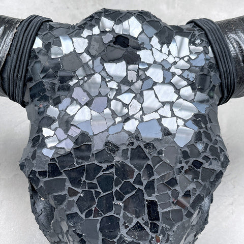 Obsidian Mosaik | Glasbüffelschädel