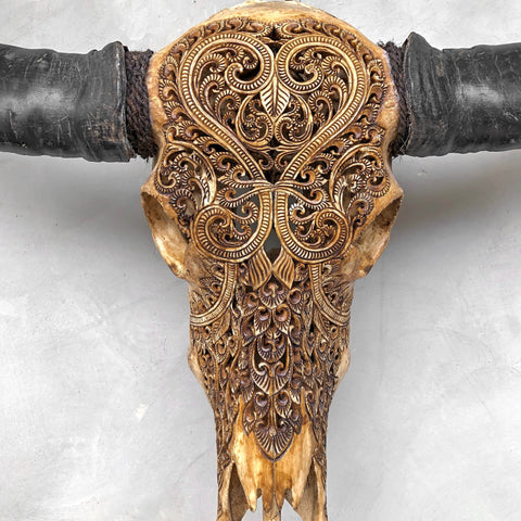 Herzensklänge | Handgeschnitzter Büffelschädel