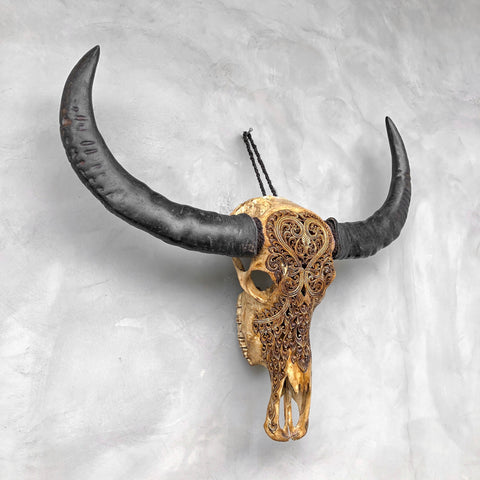 Herzensklänge | Handgeschnitzter Büffelschädel