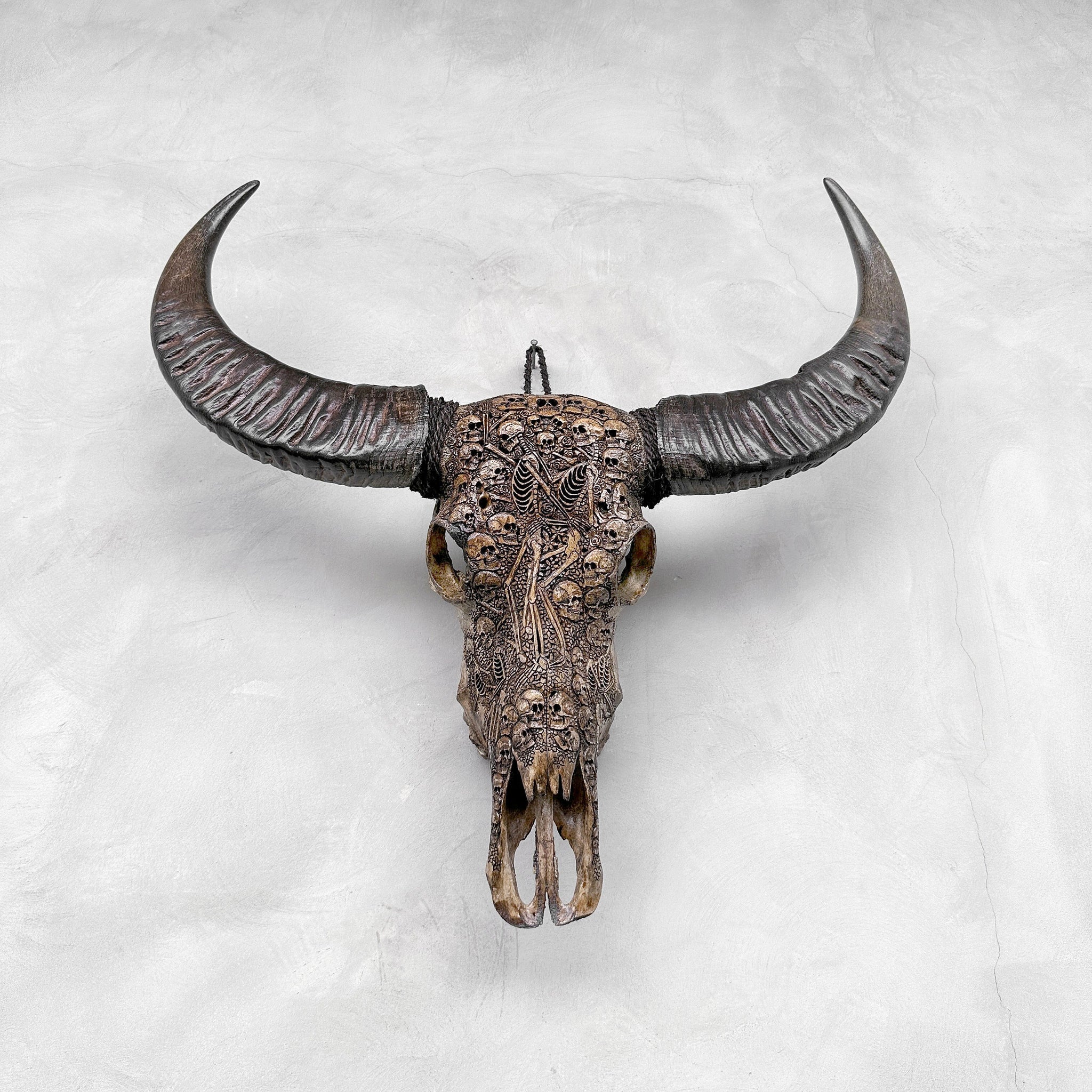 Totenköpfe & Skelette | Handgeschnitzter Büffelschädel