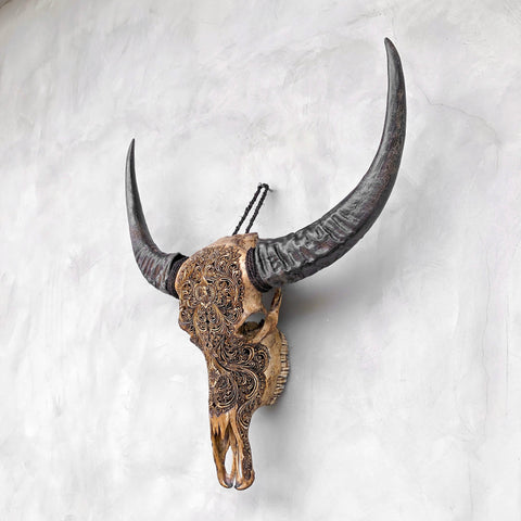 Fließende Wellen-Lotus | Handgeschnitzter Büffelschädel